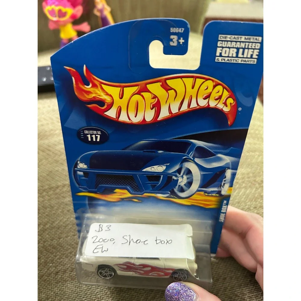 Hot Wheels 2001 First Editions‎ Shoe Box White with Flames Collector 117 50647